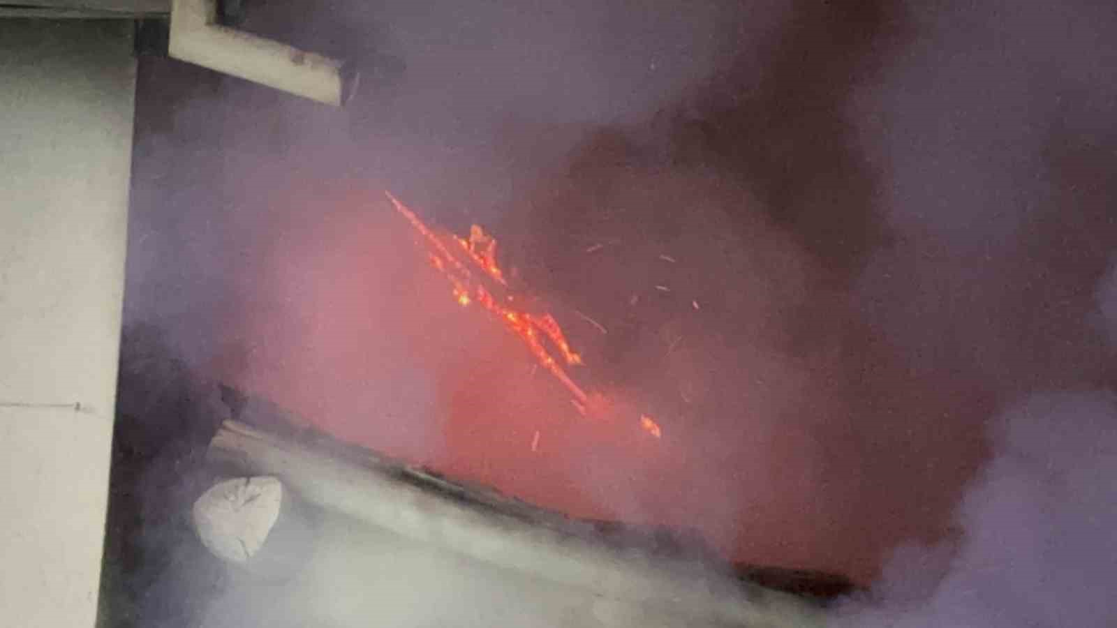 Aksaray’da müstakil ev alev alev yandı
