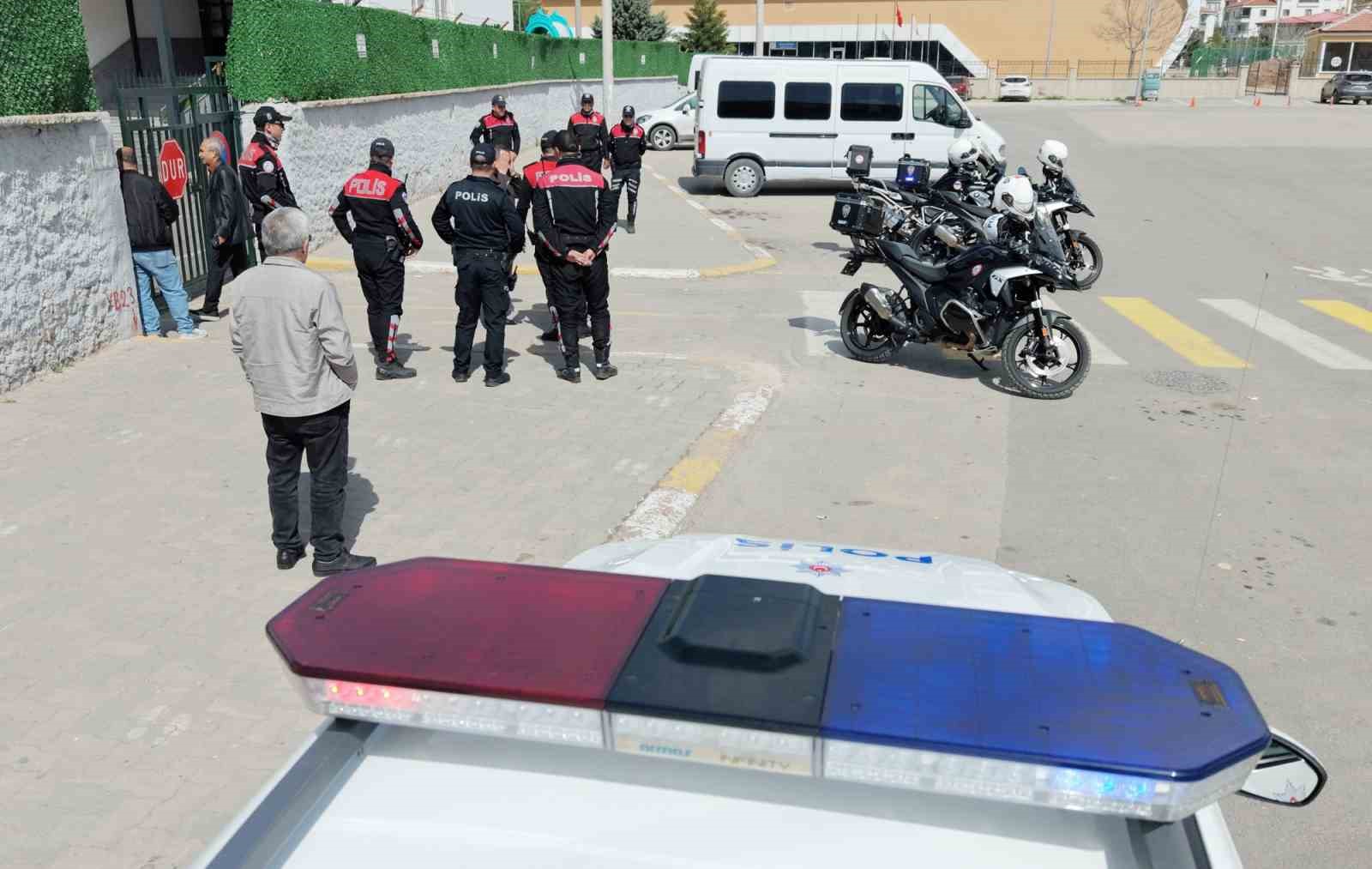 Aksaray’da okullar polisin gözetiminde
