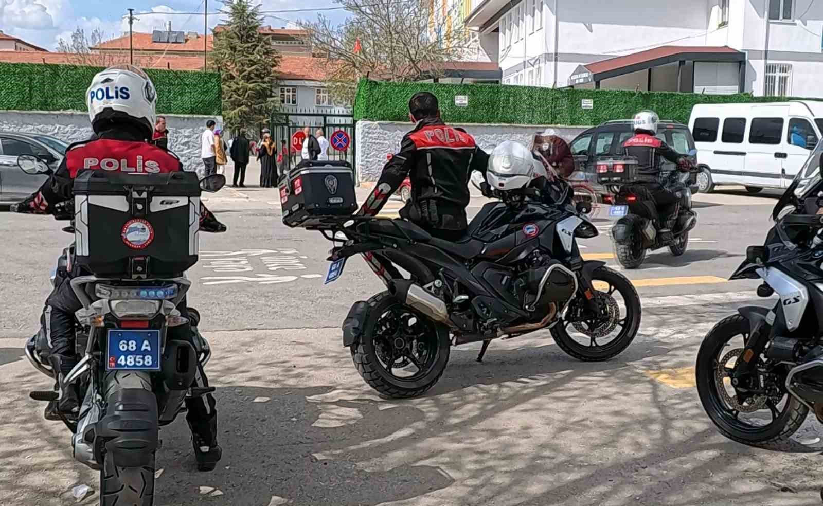 Aksaray’da okullar polisin gözetiminde
