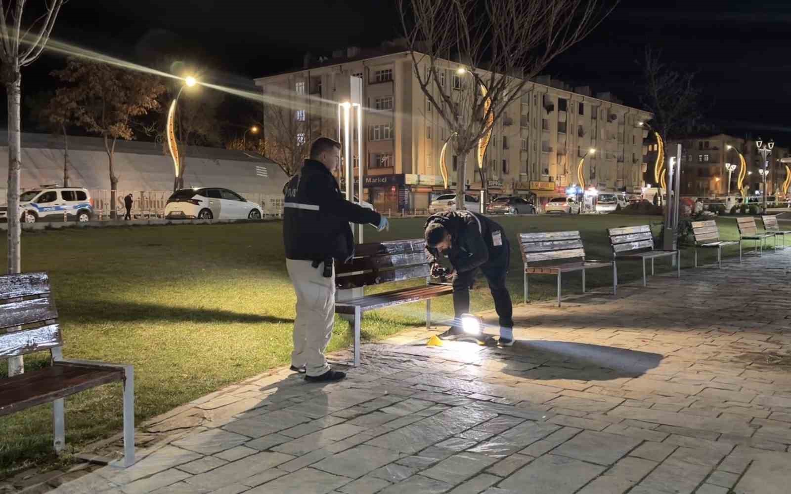 Aksaray’da parkta bıçaklanan çocuk ağır yaralandı
