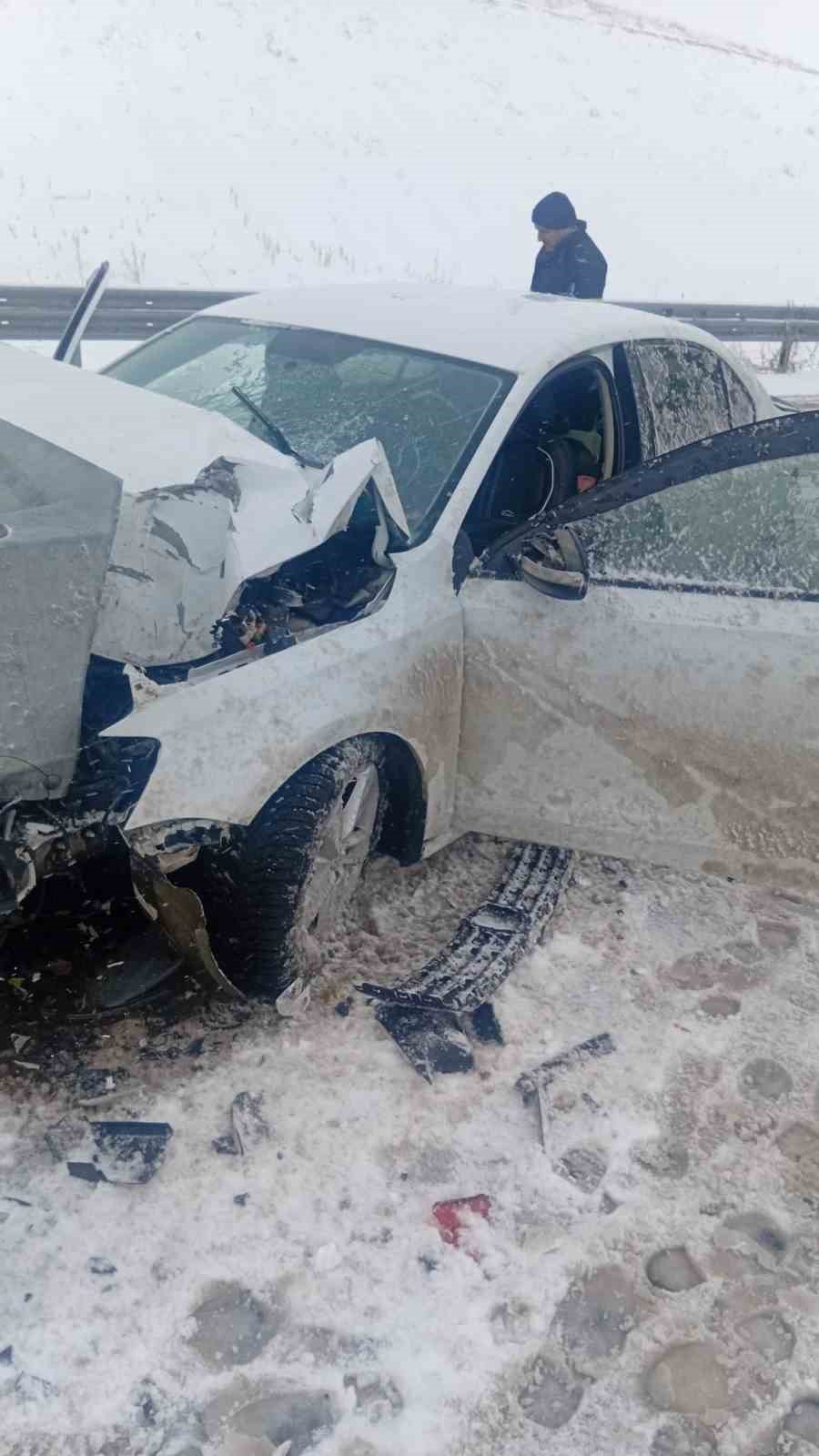 Aksaray’da trafik kazası: 3 yaralı
