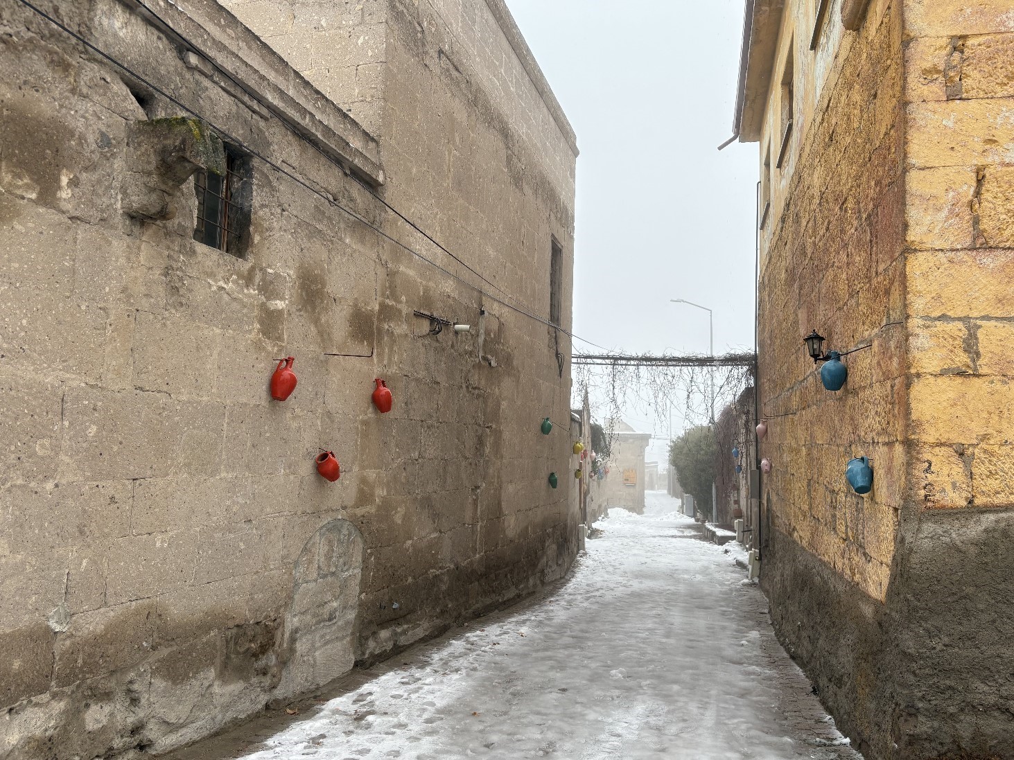 Aksaray’ın Güzelyurt ilçesinde kar yağışı etkili oldu
