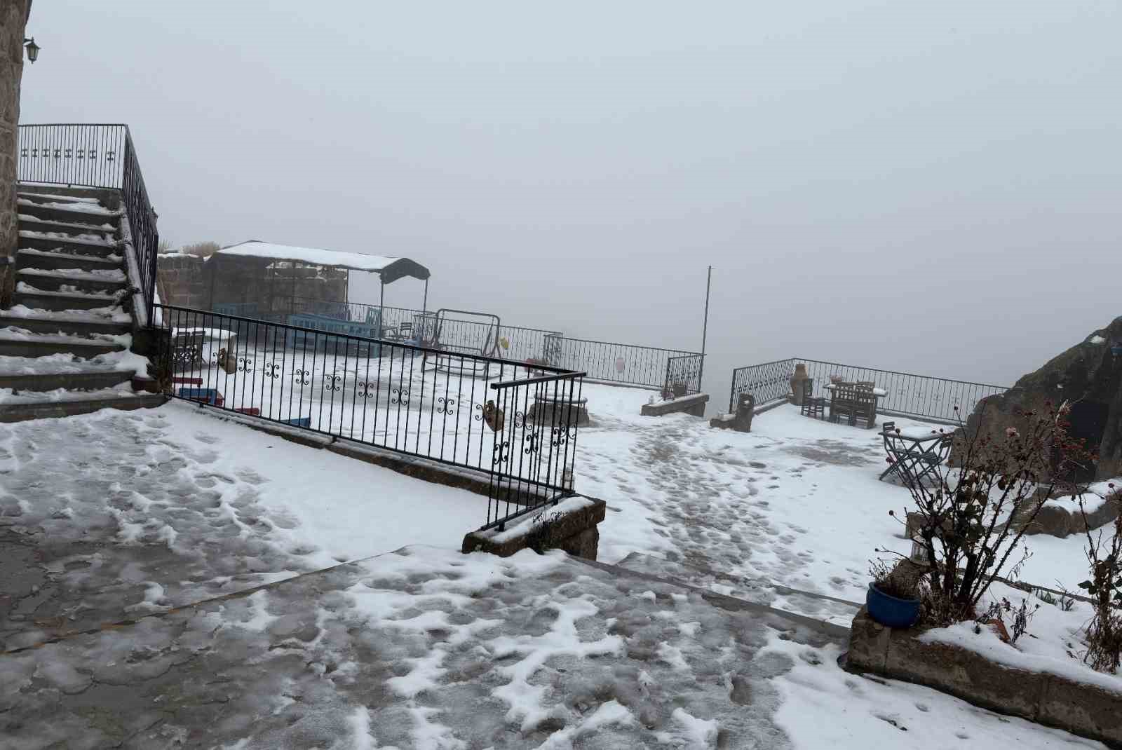 Aksaray’ın Güzelyurt ilçesinde kar yağışı etkili oldu
