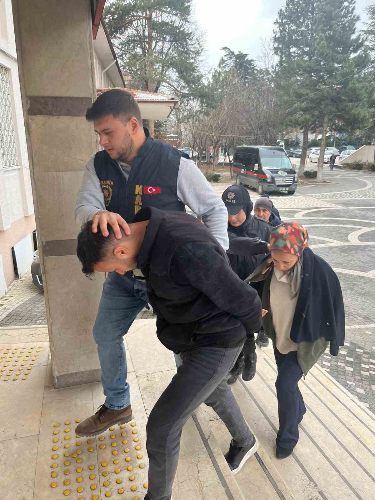 Akşehir’de 10 bin 550 adet uyuşturucu hap ele geçirildi: 2 tutuklama
