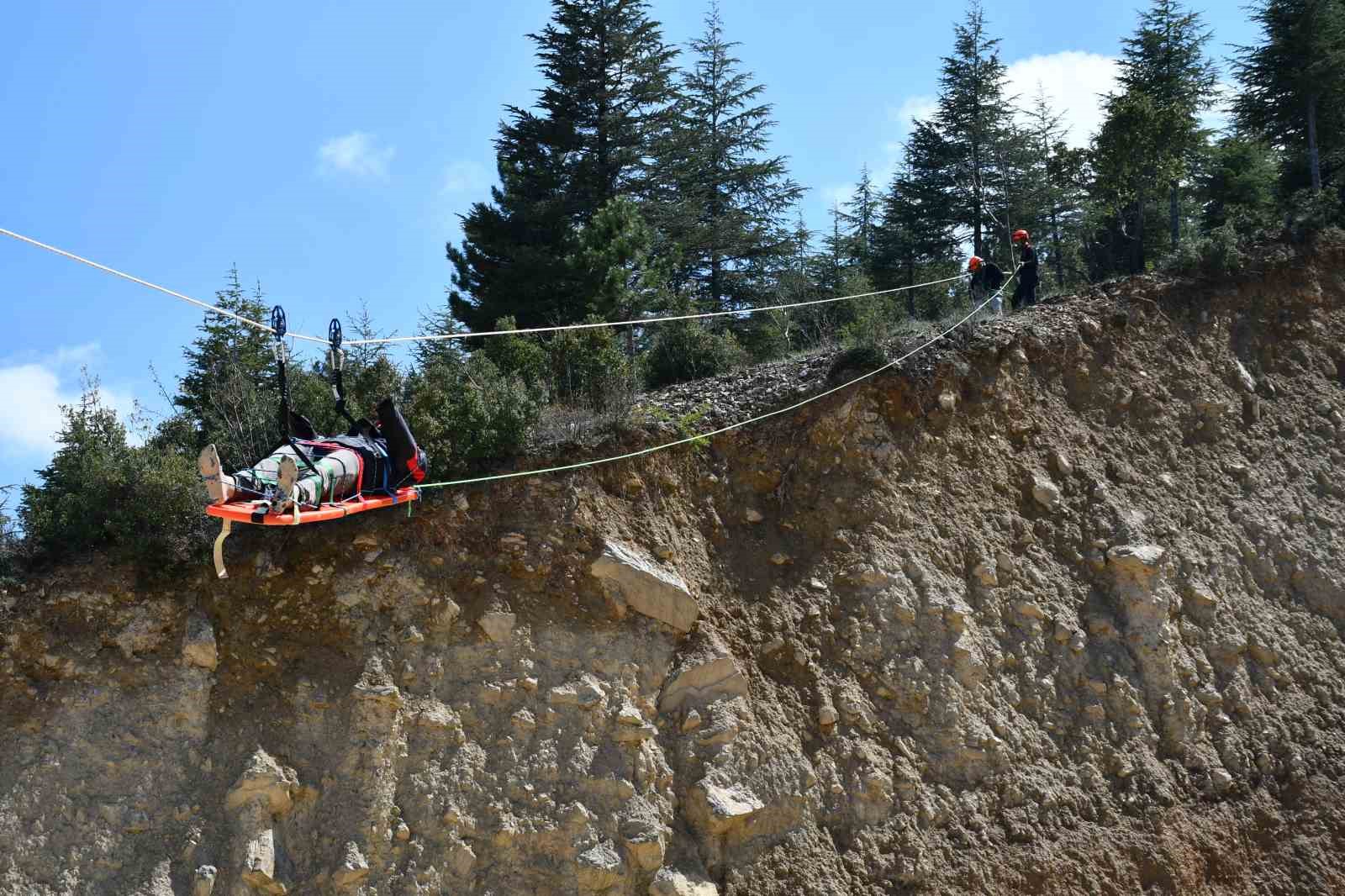 Akşehir’de gerçeği aratmayan arama kurtarma tatbikatı
