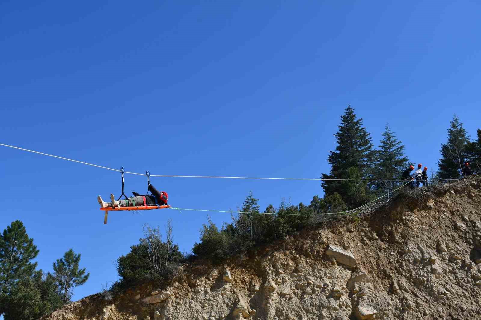 Akşehir’de gerçeği aratmayan arama kurtarma tatbikatı
