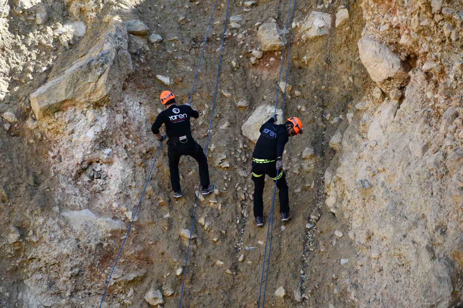 Akşehir’de gerçeği aratmayan arama kurtarma tatbikatı
