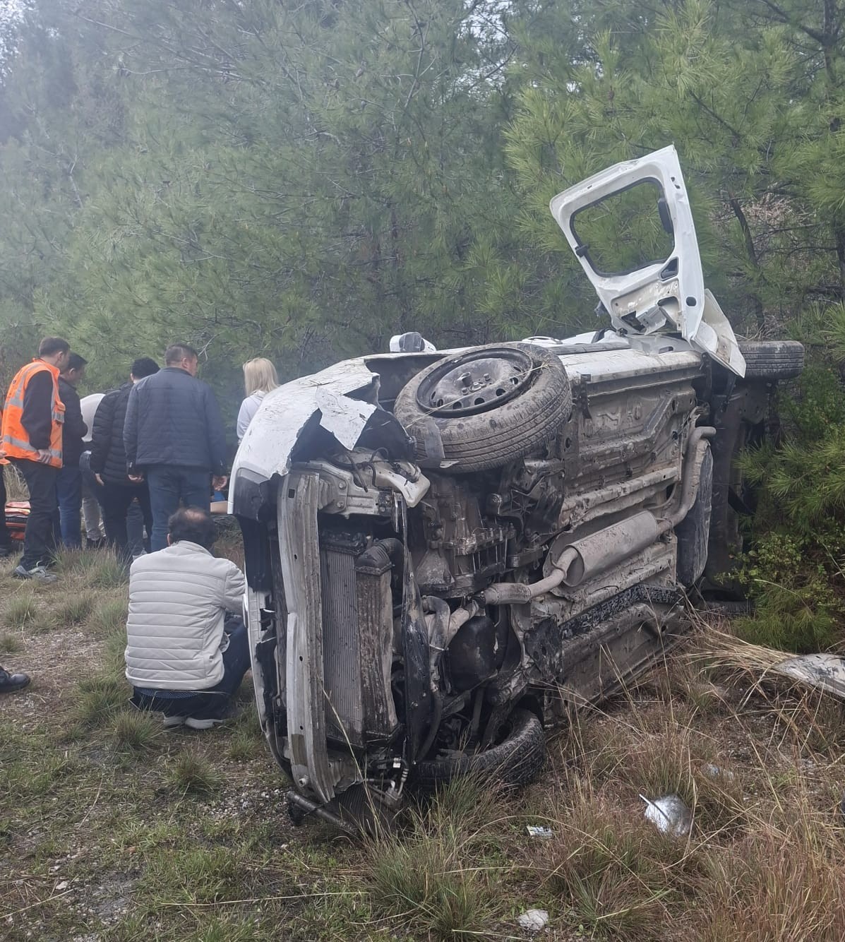 Akseki-Manavgat Karayolunda hafif ticari araç şarampole devrildi: 1’i ağır 6 yaralı
