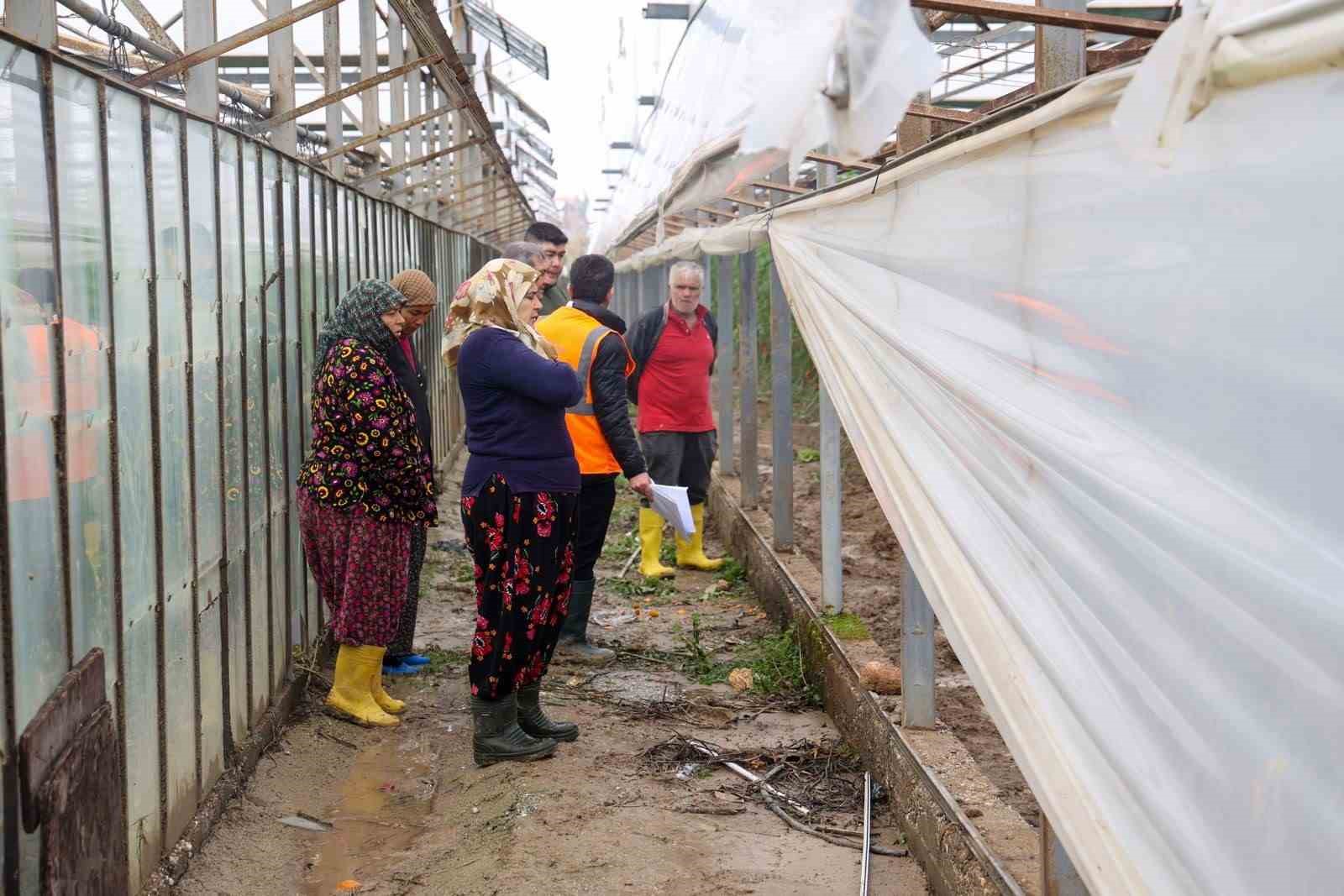 Aksu’da afetten zarar gören seralarda hasar tespiti yapıldı
