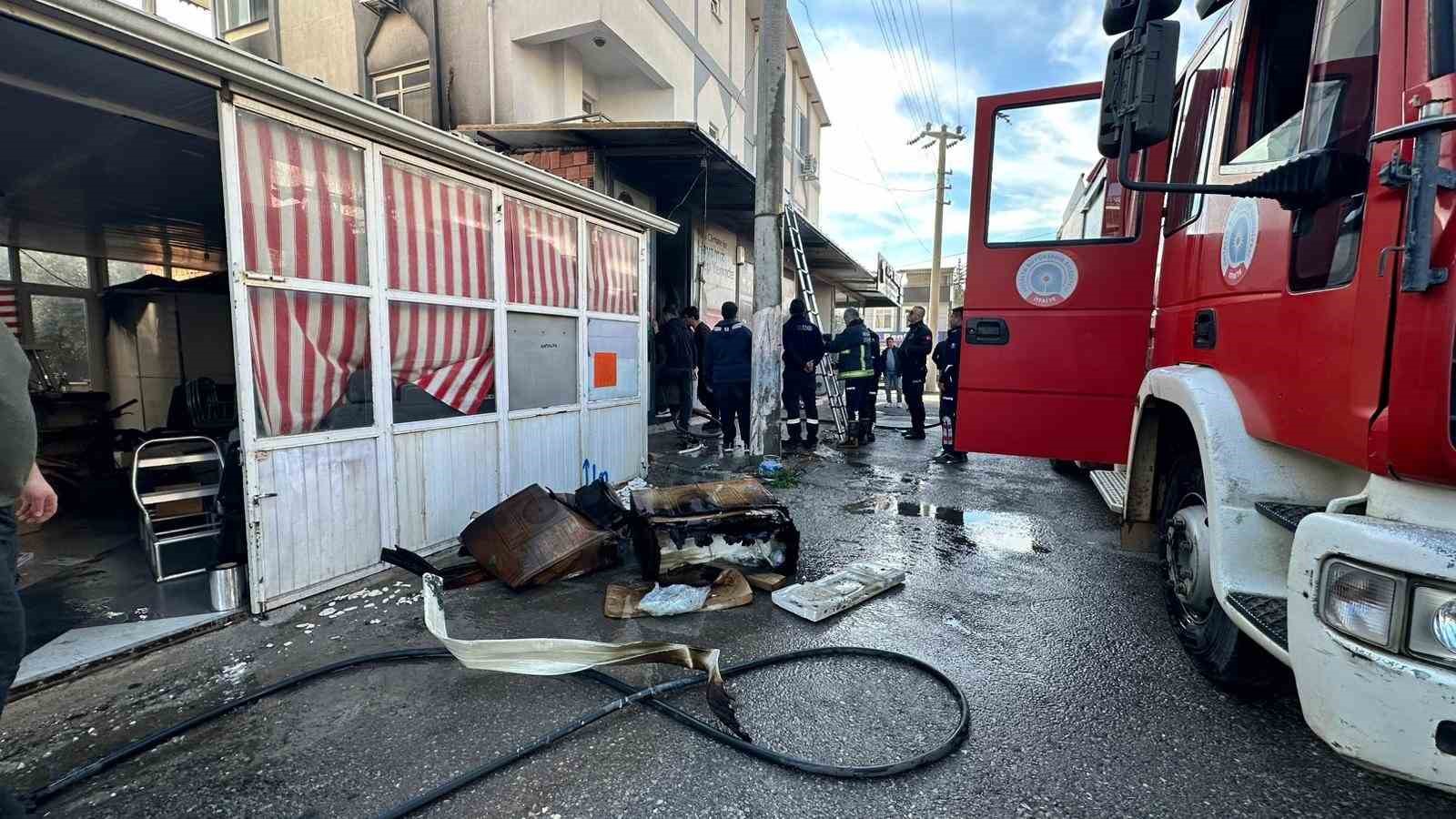 Aksu’da iş yeri yangını korkuttu
