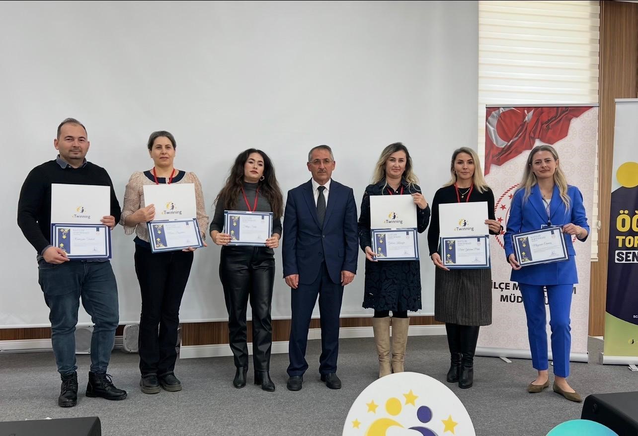 Aksu’da öğretmenlere dijital dönüşüm konusunda uygulamalı eğitim
