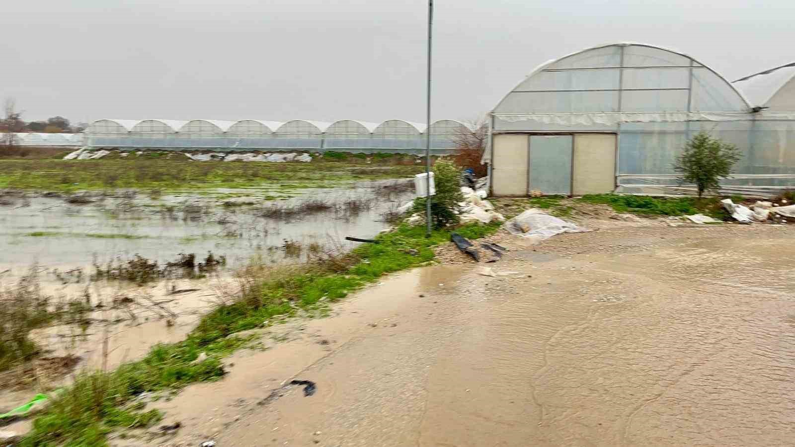Aksu’da sağanak, sel, hortum ve doludan 23 mahalle, 500 çiftçi zarar gördü
