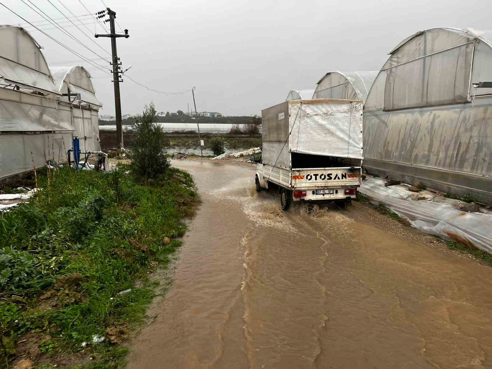 Aksu’da sağanak, sel, hortum ve doludan 23 mahalle, 500 çiftçi zarar gördü
