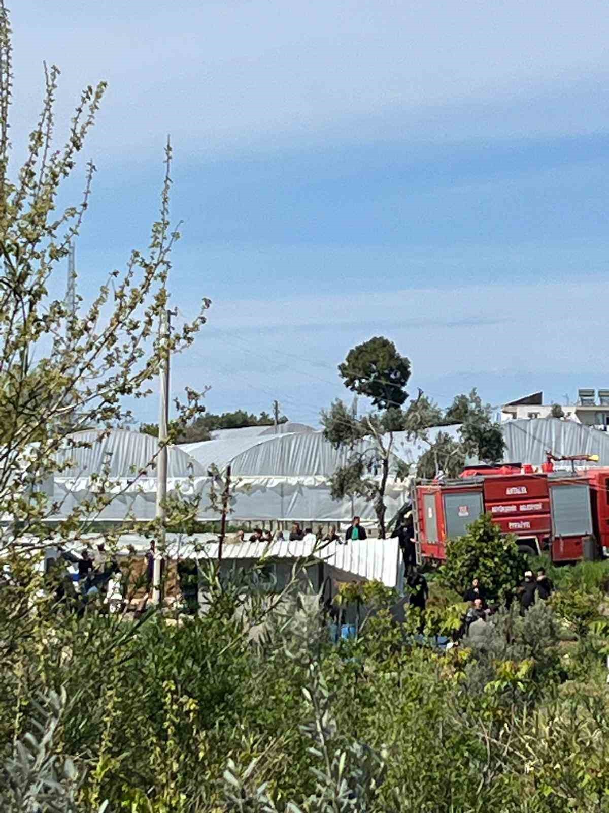 Aksu’da traktör dereye devrildi sürücü  hayatını kaybetti
