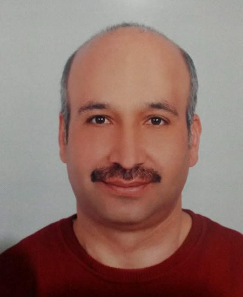 Aksu’da traktör dereye devrildi sürücü  hayatını kaybetti
