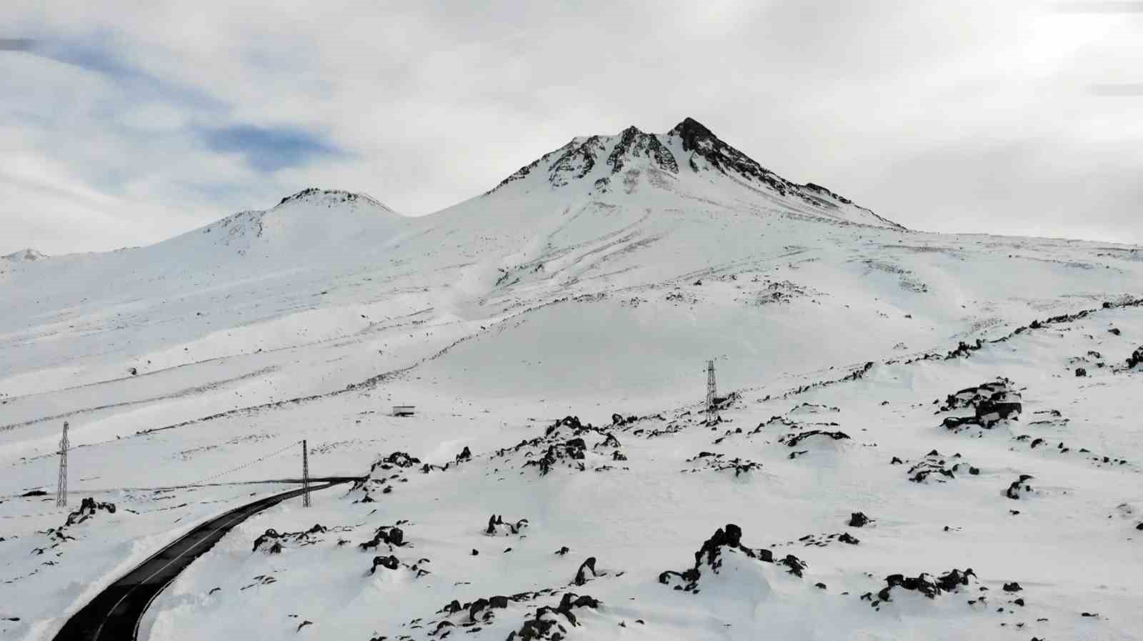 Aktif yanardağ olan Hasan Dağı gözlem altında

