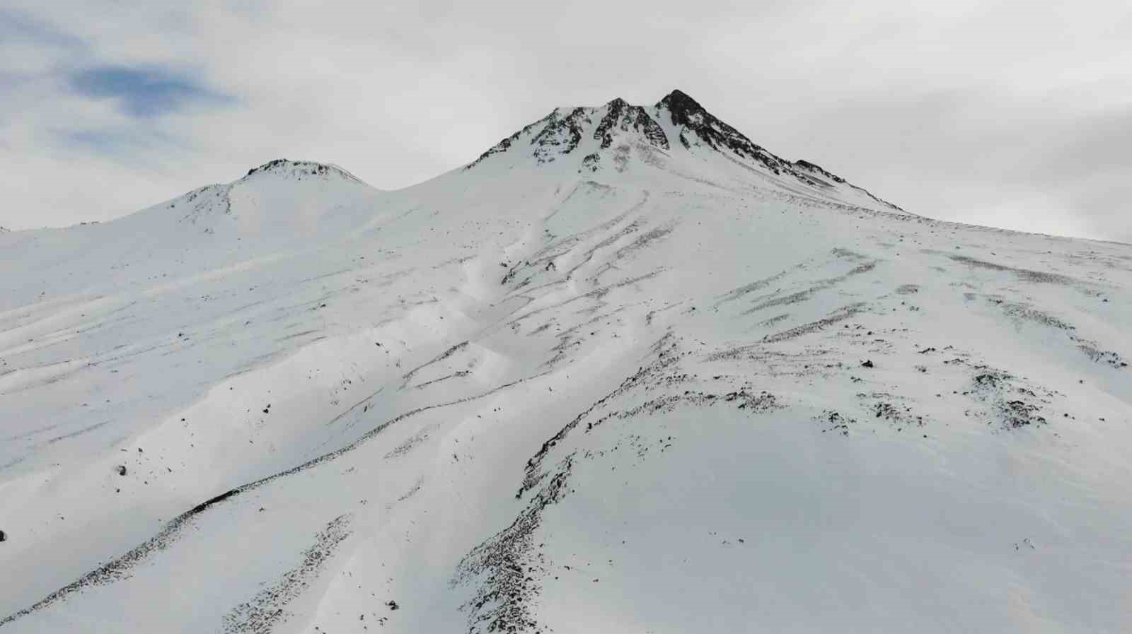 Aktif yanardağ olan Hasan Dağı gözlem altında
