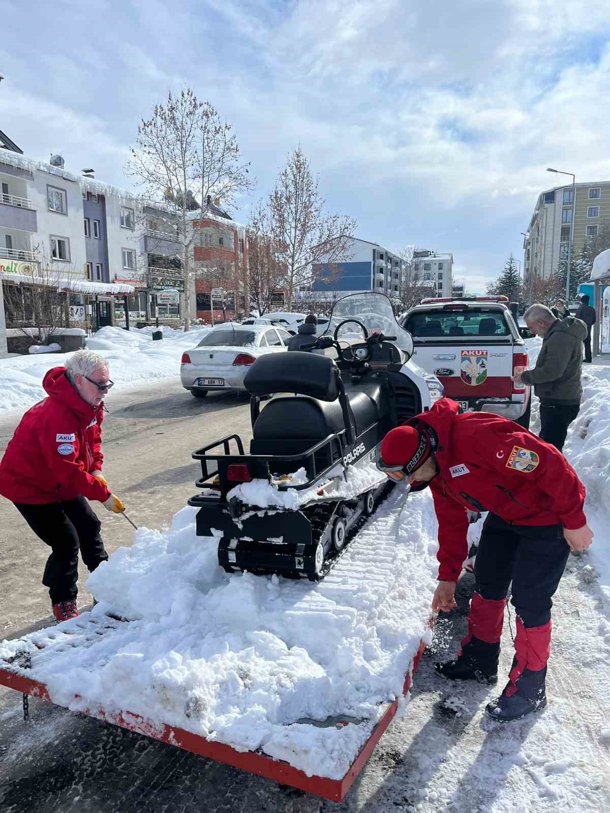 AKUT Bingöl’den zorlu şartlarda hayat kurtaran operasyon

