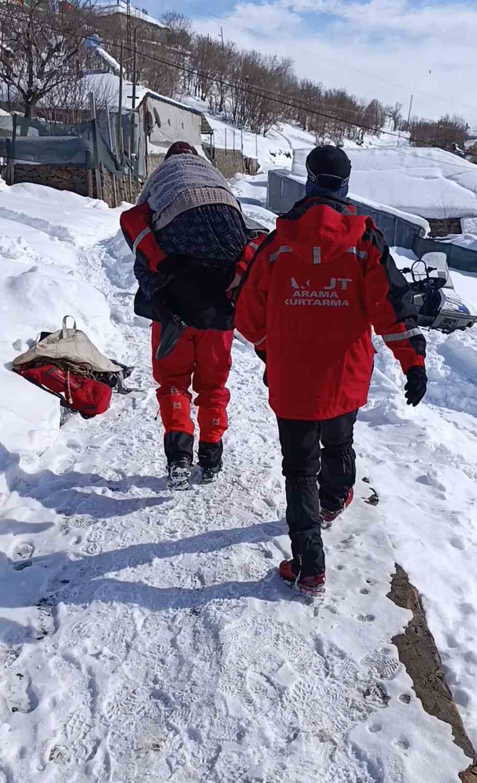 AKUT Bingöl’den zorlu şartlarda hayat kurtaran operasyon
