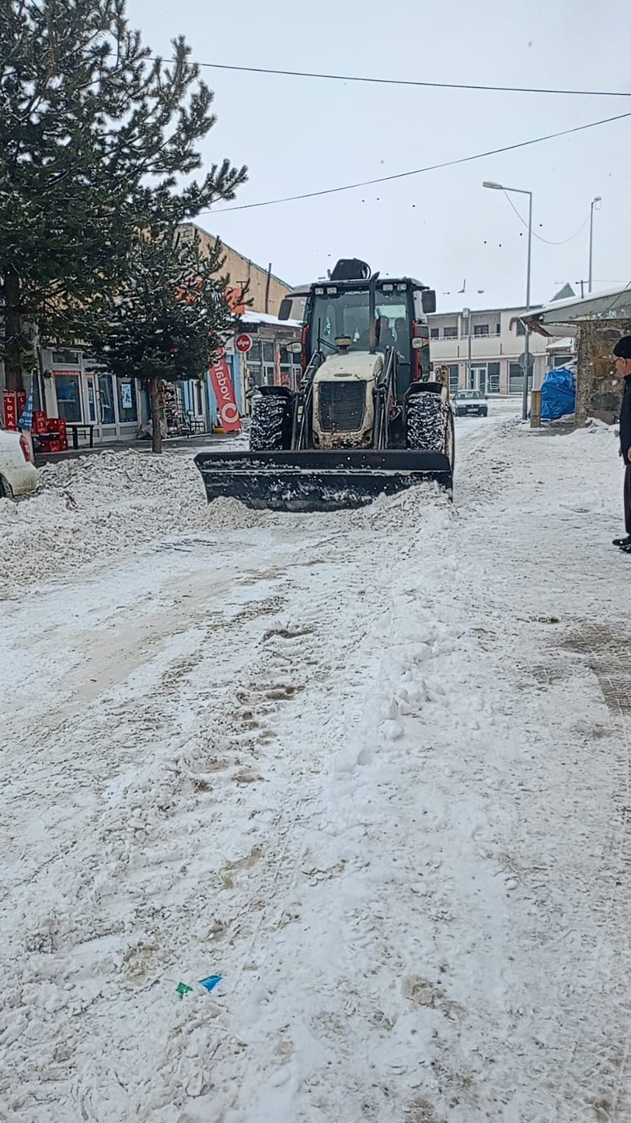 Akyaka Belediyesi karla mücadele ekipleri görev başında
