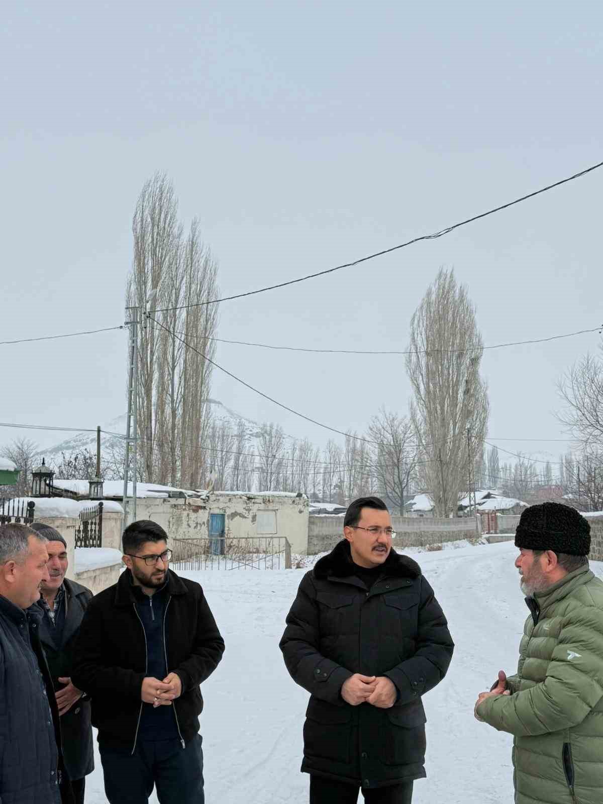 Akyaka Kaymakamı İsmail Demirtaş, köy ziyaretlerini sürdürüyor
Akyaka Kaymakamı İsmail Demirtaş, köy ziyaretlerini sürdürüyor