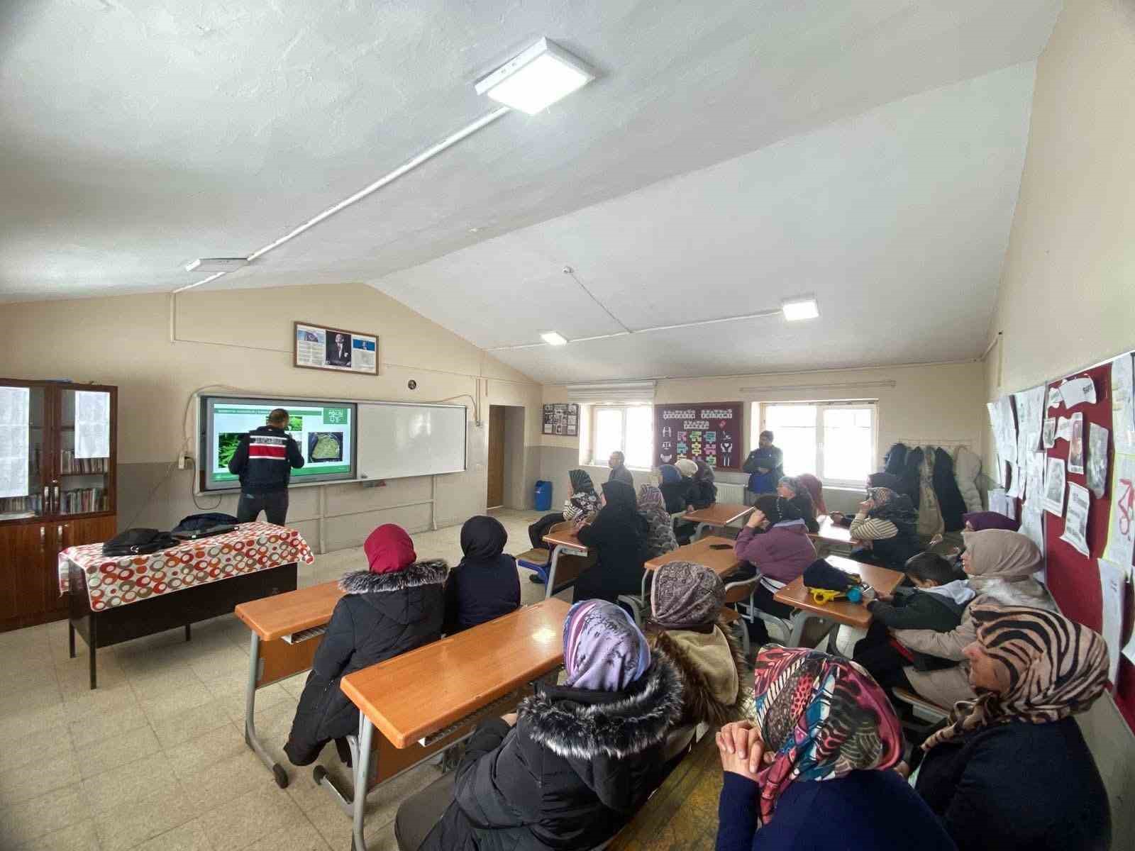 Akyaka’da annelere narkotik eğitimi
