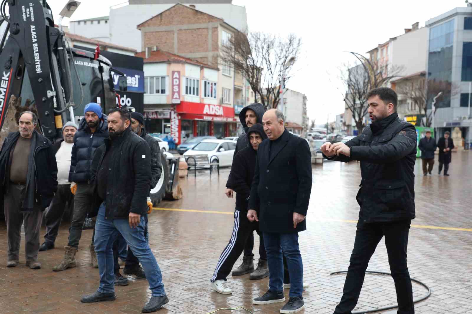 Alaca Cumhuriyet Meydanı’na dev led ekran kuruldu
