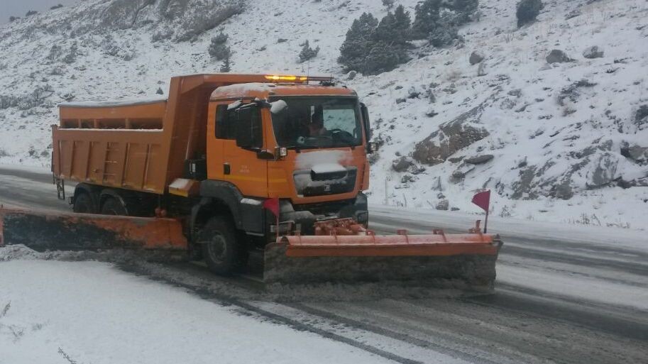 Alacabel’de nisan ayında kar sürprizi, sürücüler zor anlar yaşadı

