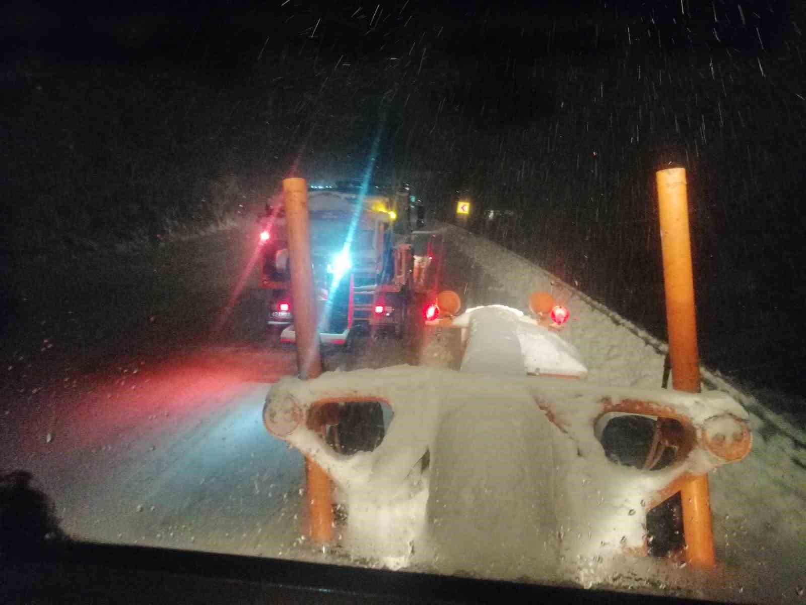 Alacabel’de şiddetli yağmur kar yağışına döndü
