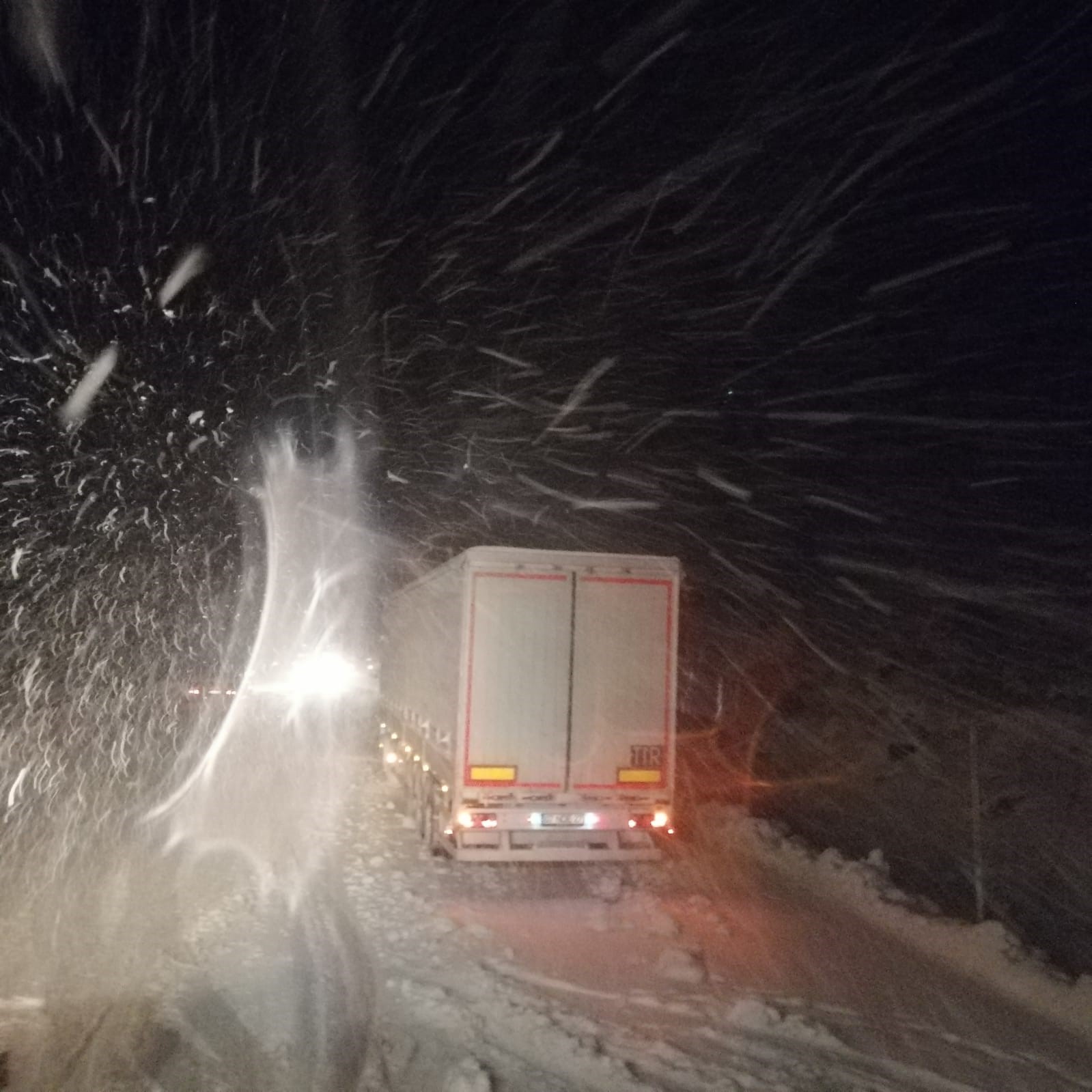 Alacabel’de şiddetli yağmur kar yağışına döndü
