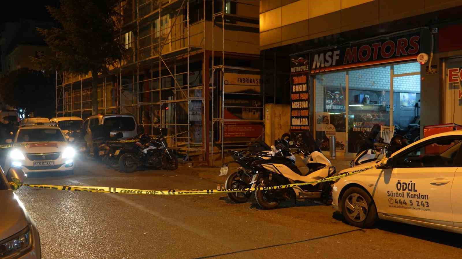 Alacak-verecek kavgası kanlı bitti: İş yerini uzun namlulu silahla taradılar, 4 kişi yaralandı
