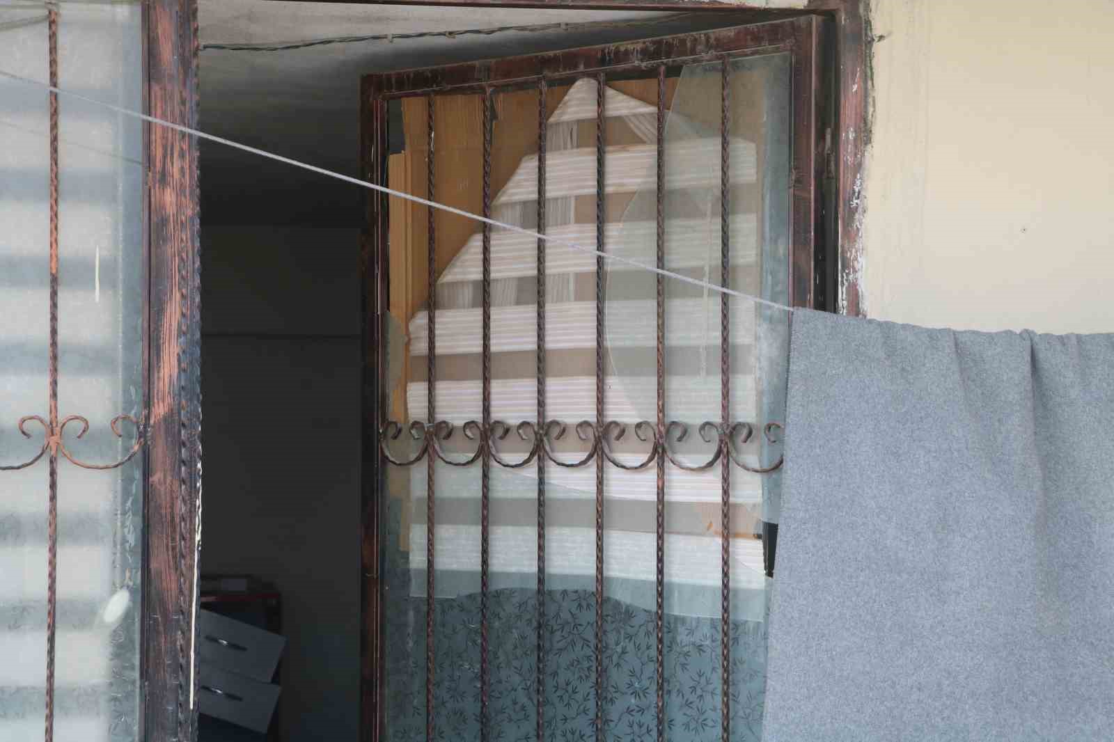 Alacak verecek tartışması, taşlı bıçaklı kavgaya dönüştü: 1 yaralı
