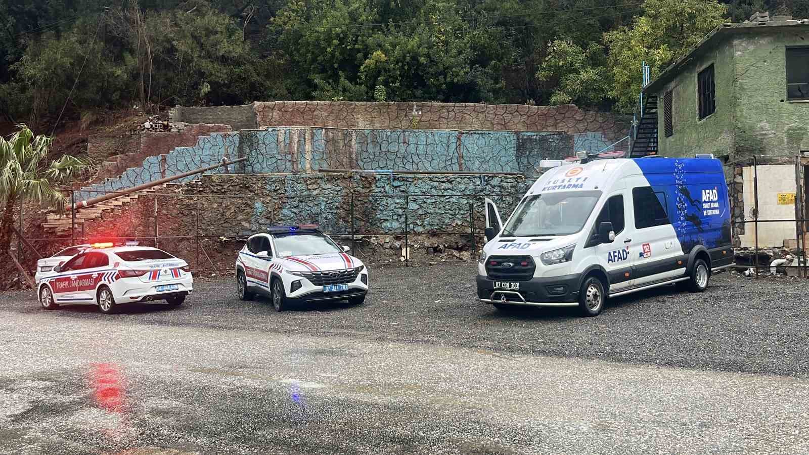 Alanya Dim Barajı’nda  su seviyesi yükseldi bölgeye yakın bazı evlerin tedbir amaçlı boşaltılması istendi
