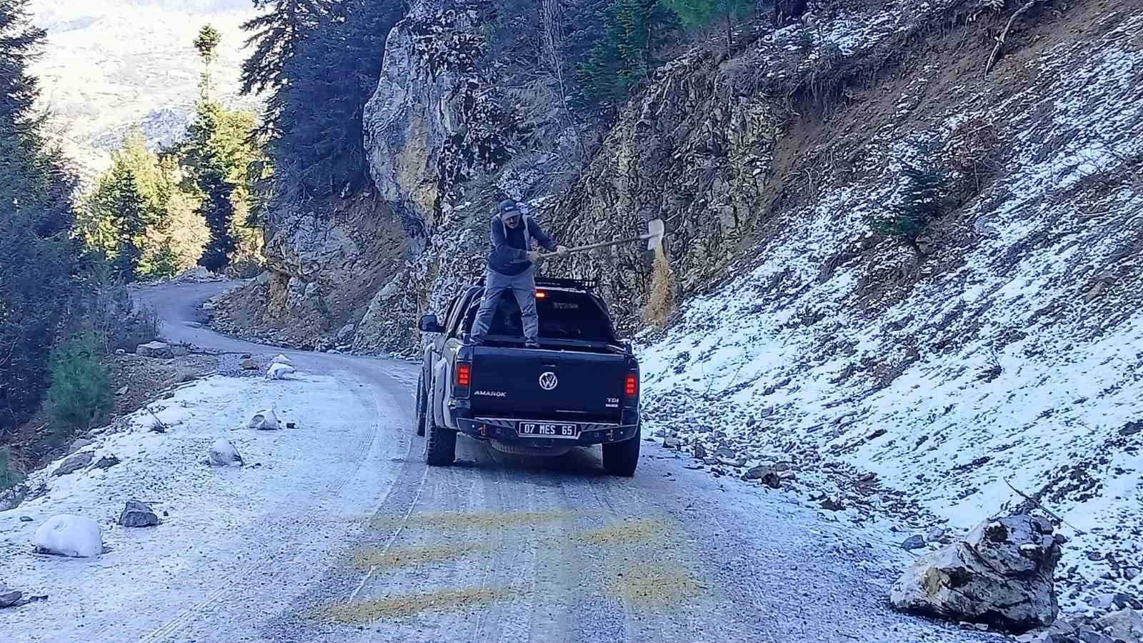 Alanya yollarında kış mesaisi sürüyor
