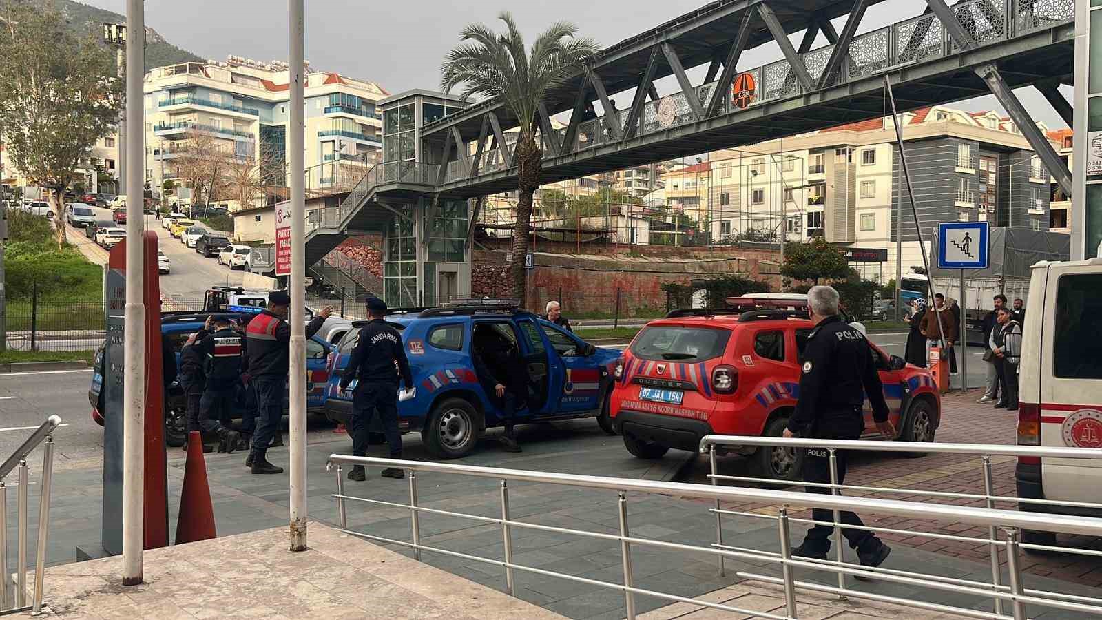 Alanya’da 1 kişinin öldüğü silahlı saldırıda 3 tutuklama
