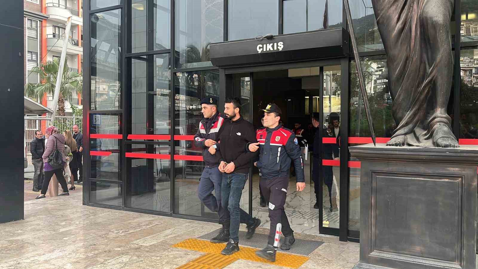 Alanya’da 1 kişinin öldüğü silahlı saldırıda 3 tutuklama
