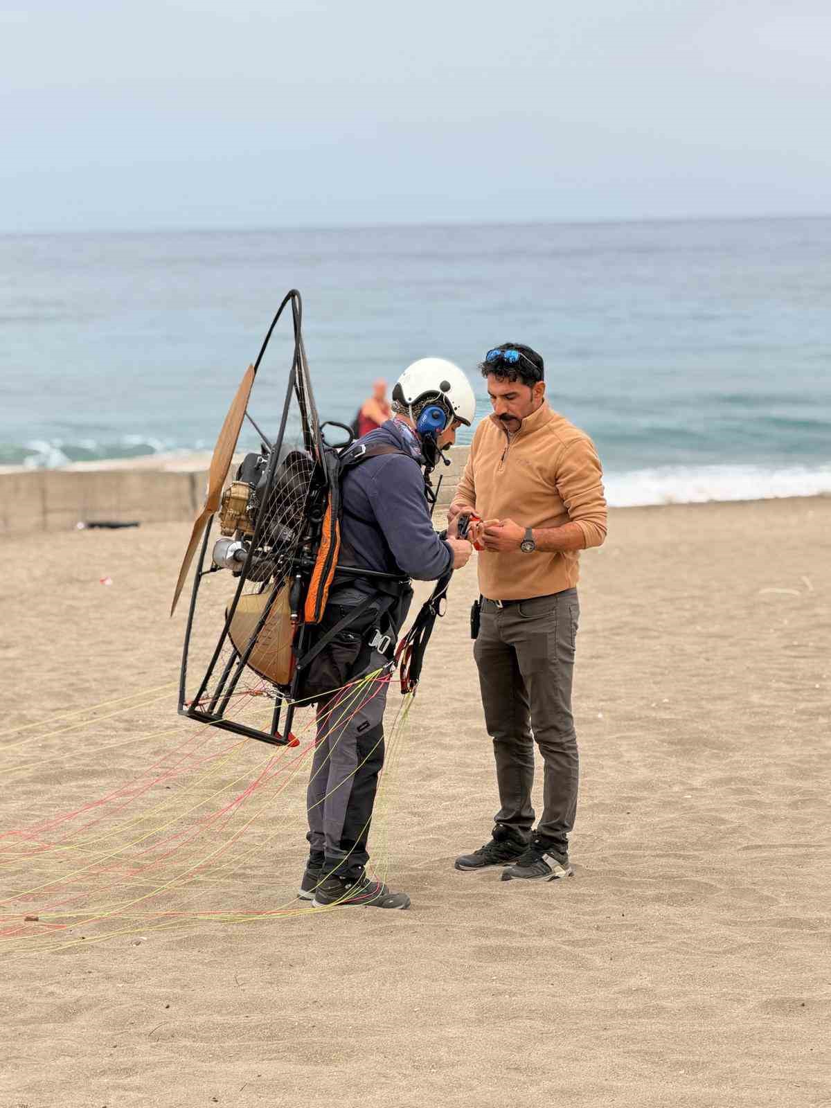 Alanya’da 2,5 ay önce sahilde bulunan ceset ihbarı yamaç paraşütü pilotu kamerasında
