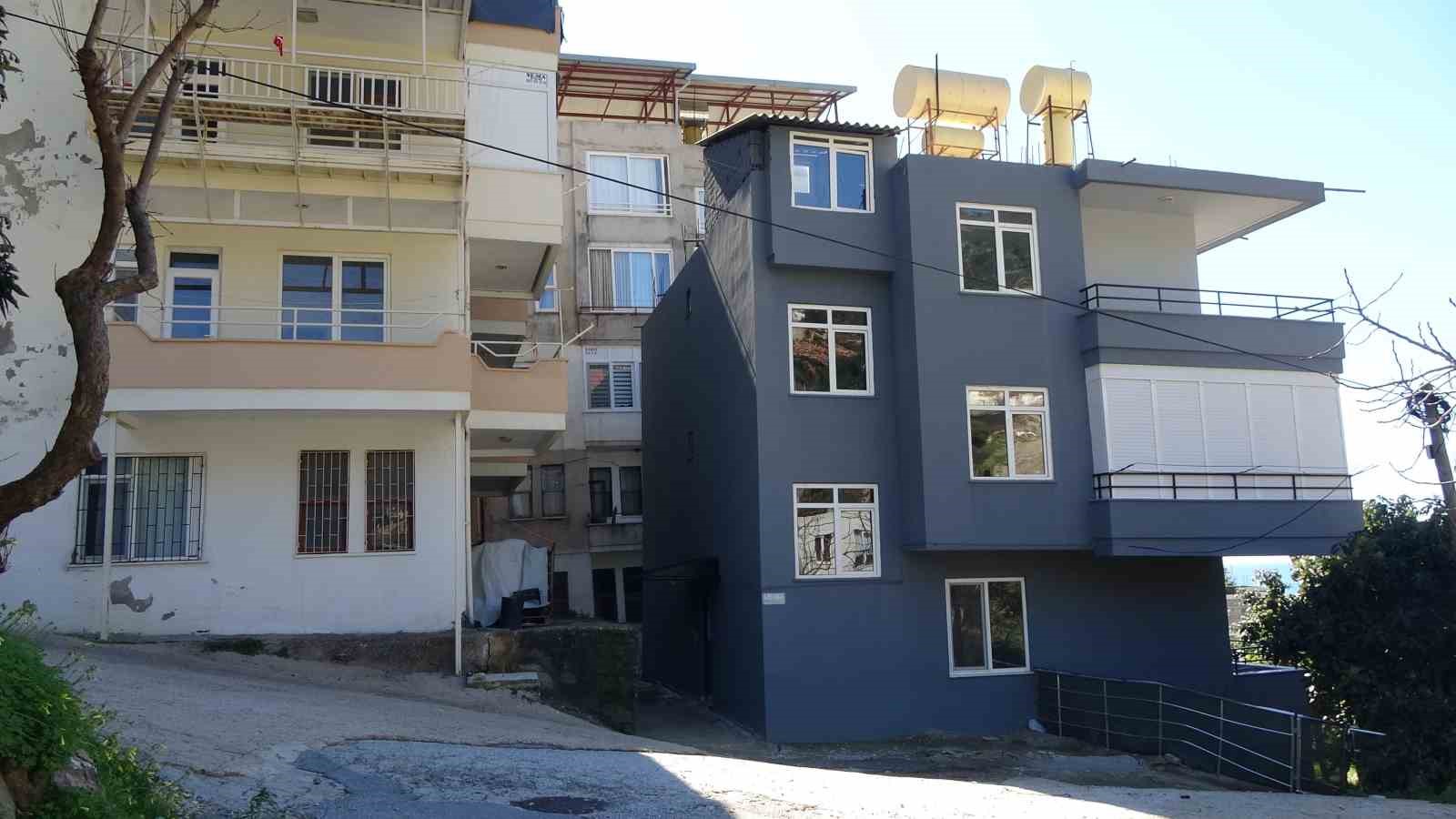 Alanya’da 3 bina tedbir amaçlı tahliye edildi
