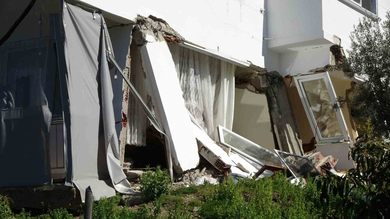 Alanya’da 3 bina tedbir amaçlı tahliye edildi

