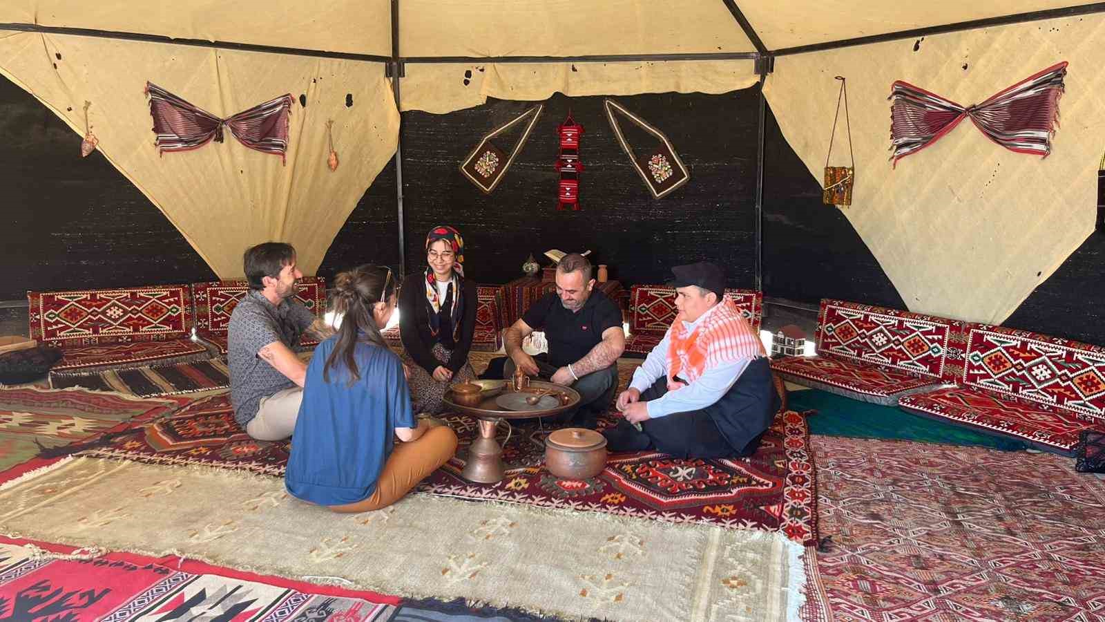 Alanya’da 5 ülkeden 97 öğrenci mehter marşlarıyla karşılandı
