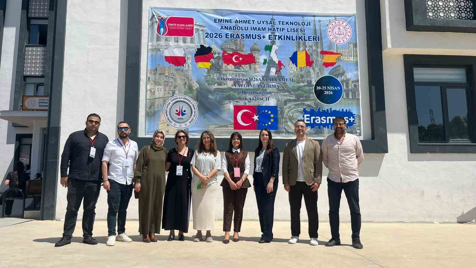 Alanya’da 5 ülkeden 97 öğrenci mehter marşlarıyla karşılandı
