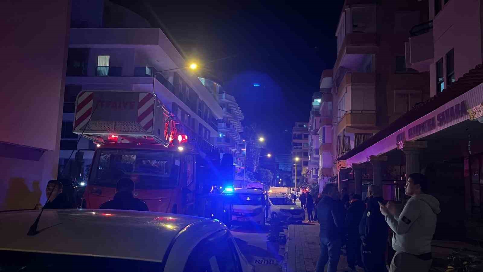 Alanya’da animasyoncuların kaldığı personel lojmanında yangın paniği
