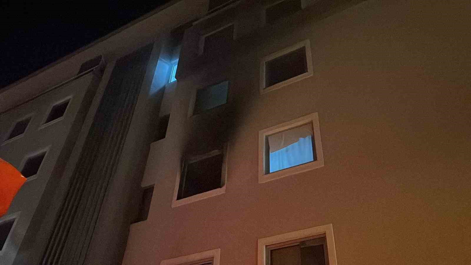 Alanya’da animasyoncuların kaldığı personel lojmanında yangın paniği
