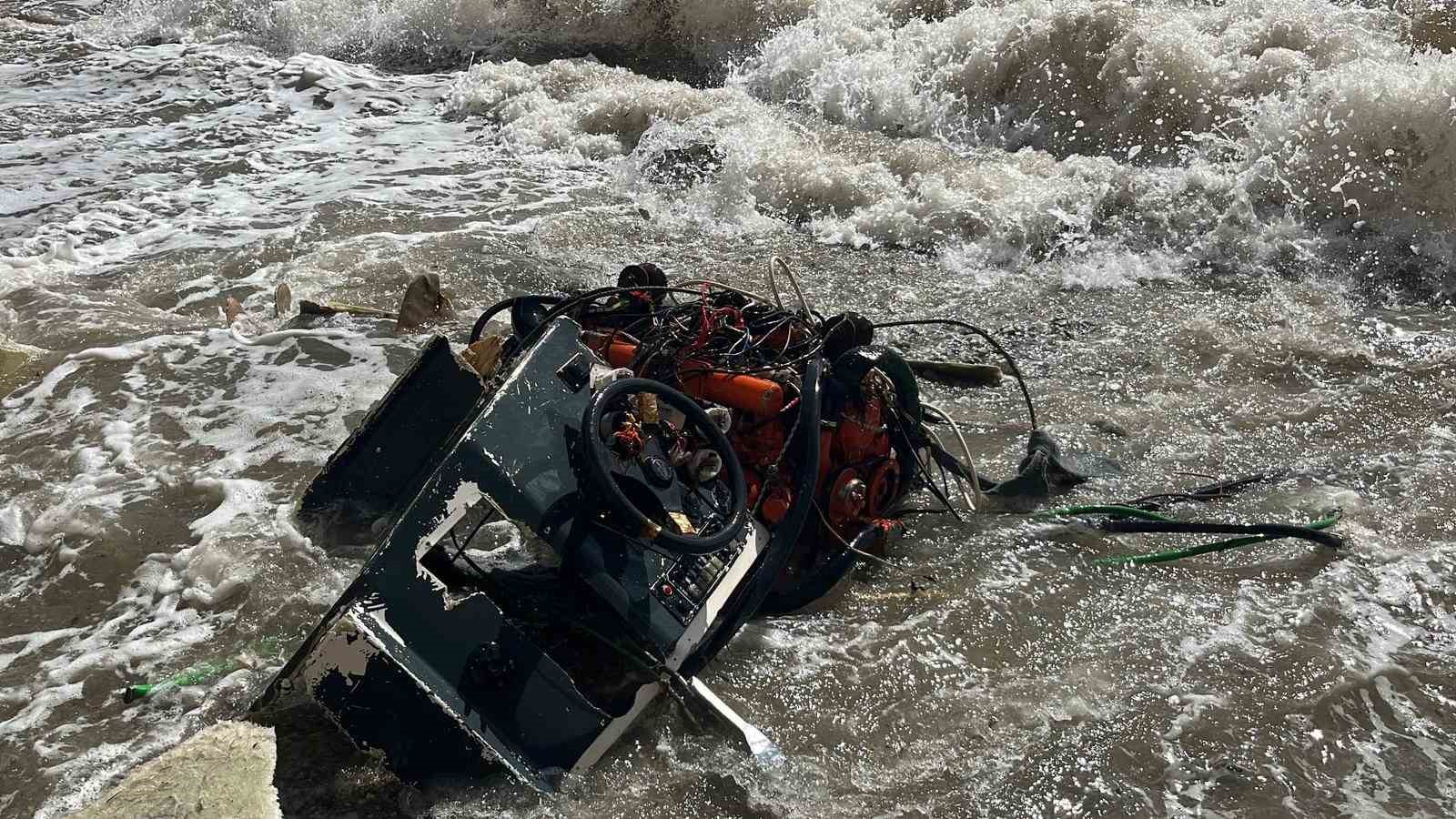 Alanya’da balıkçı teknesi alabora oldu: 2 kişi yüzerek kurtuldu

