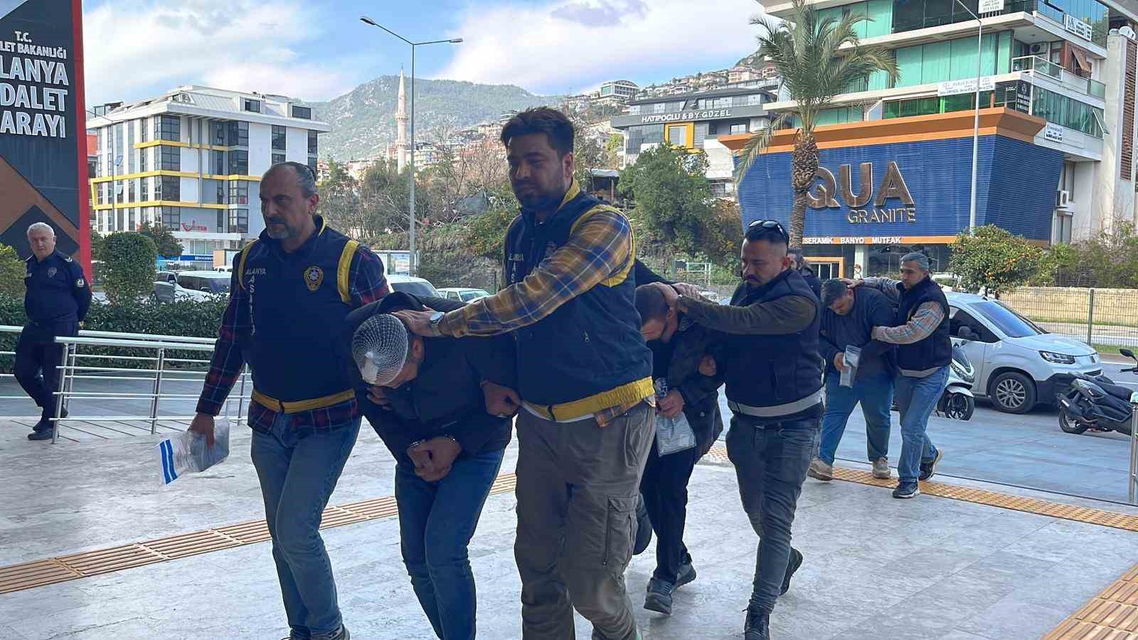 Alanya’da bıçak ve zincirlerin kullanıldığı kavgaya 3 tutuklama
