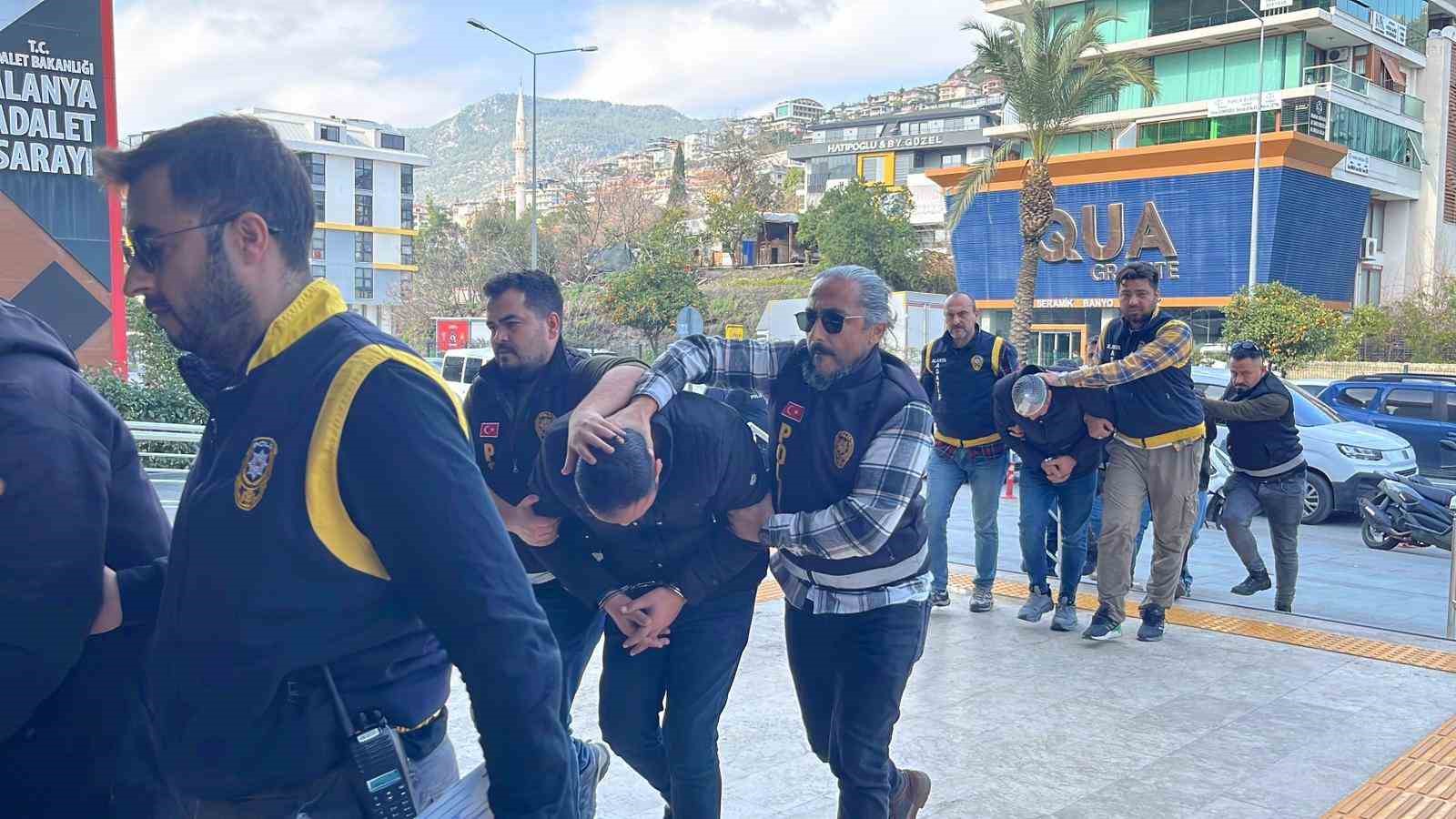 Alanya’da bıçak ve zincirlerin kullanıldığı kavgaya 3 tutuklama
