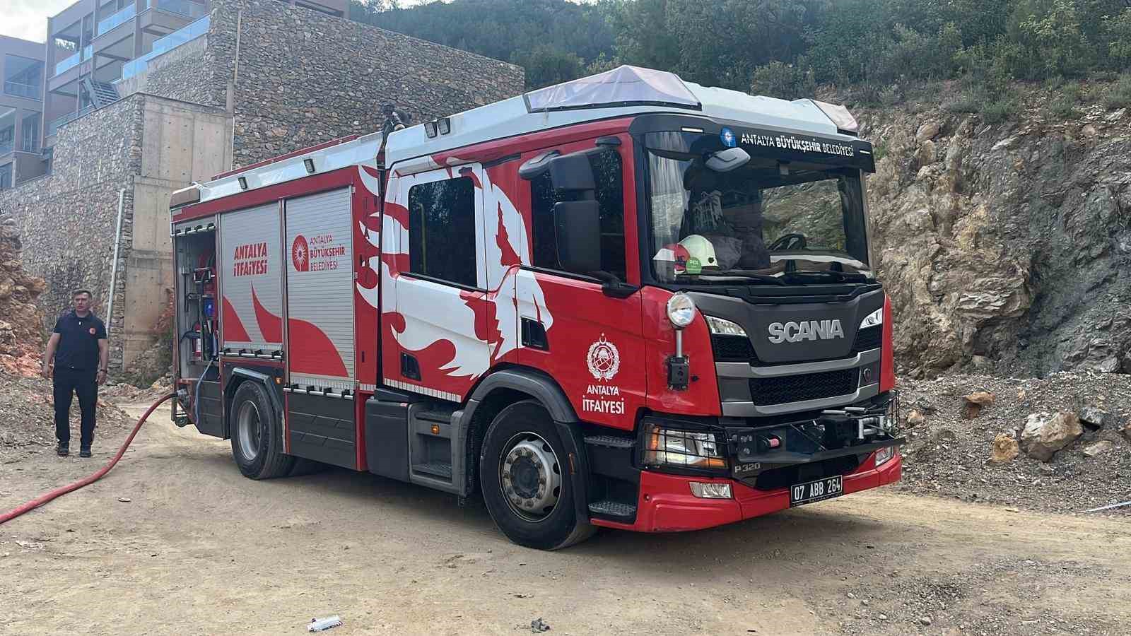 Alanya’da işçilerin kaldığı konteyner alevlere teslim oldu
