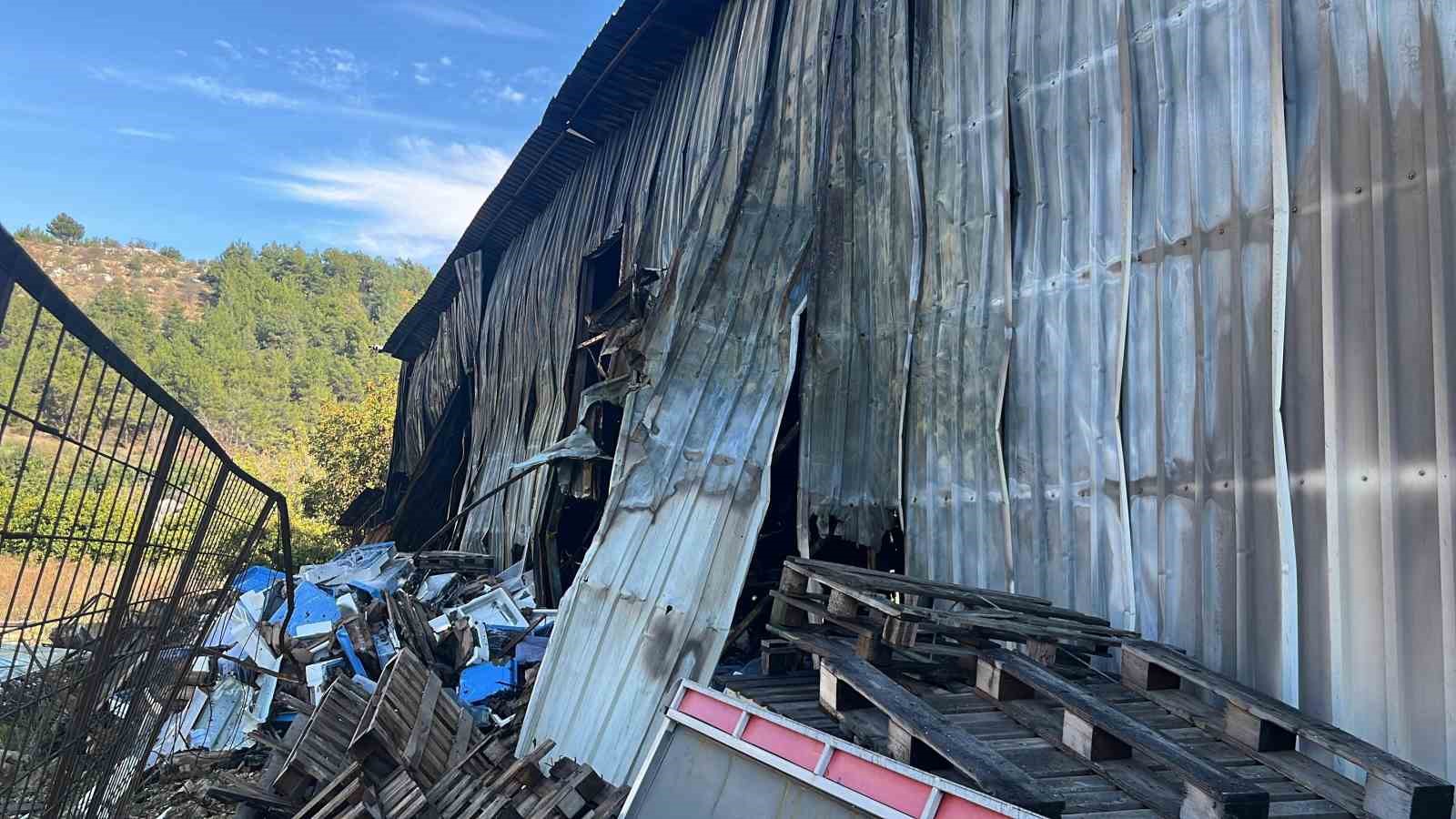Alanya’da klima deposundaki yangının boyutu gün aydınlanınca ortaya çıktı
