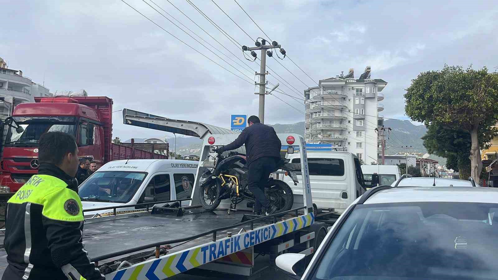 Alanya’da ölümle sonuçlanan trafik kazası güvenlik kamerasına yansıdı

