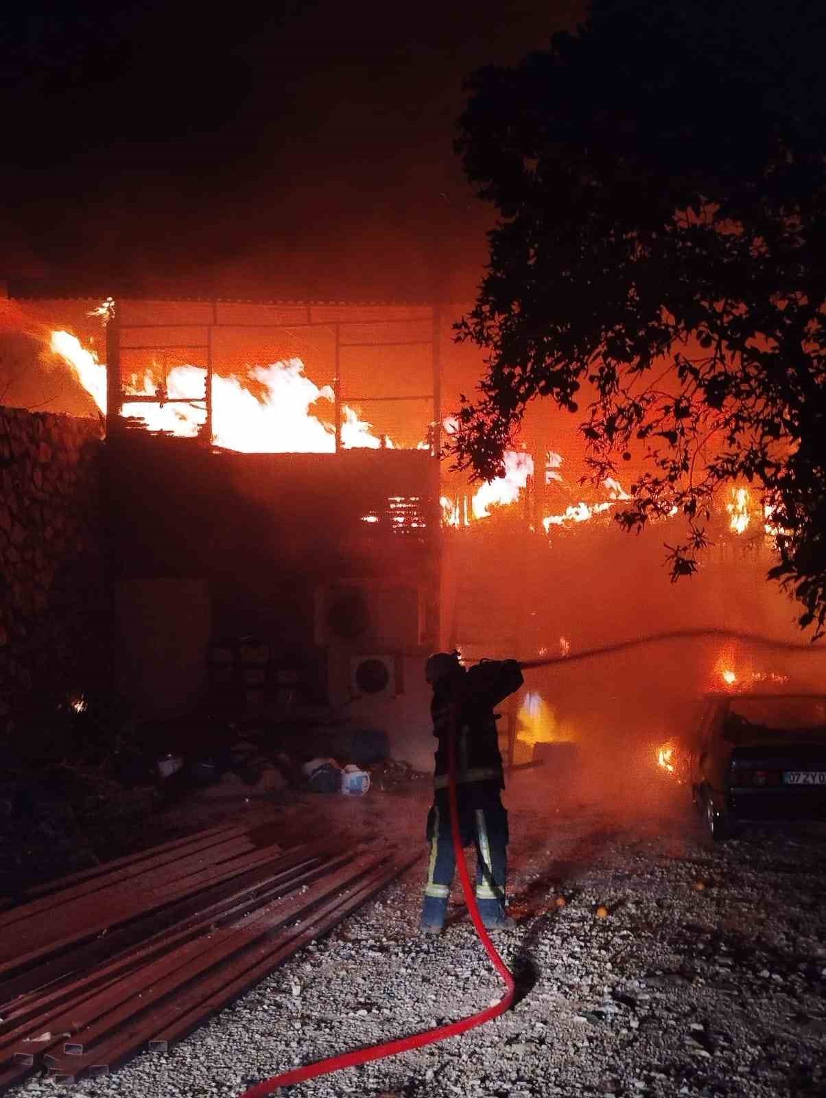 Alanya’da piknik işletmesinde yangın korkuttu
